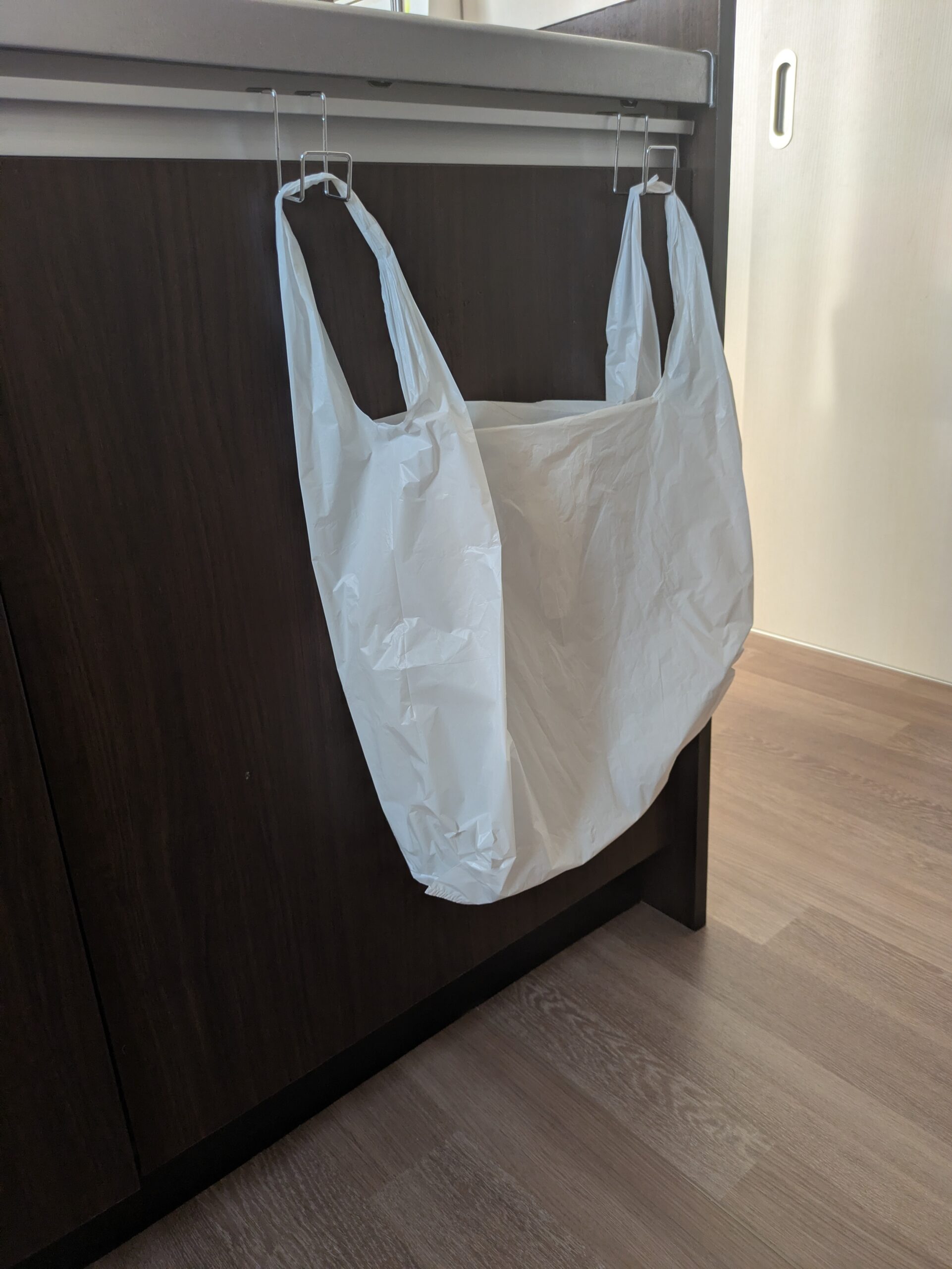 キッチンに1つだけ置いたゴミ箱