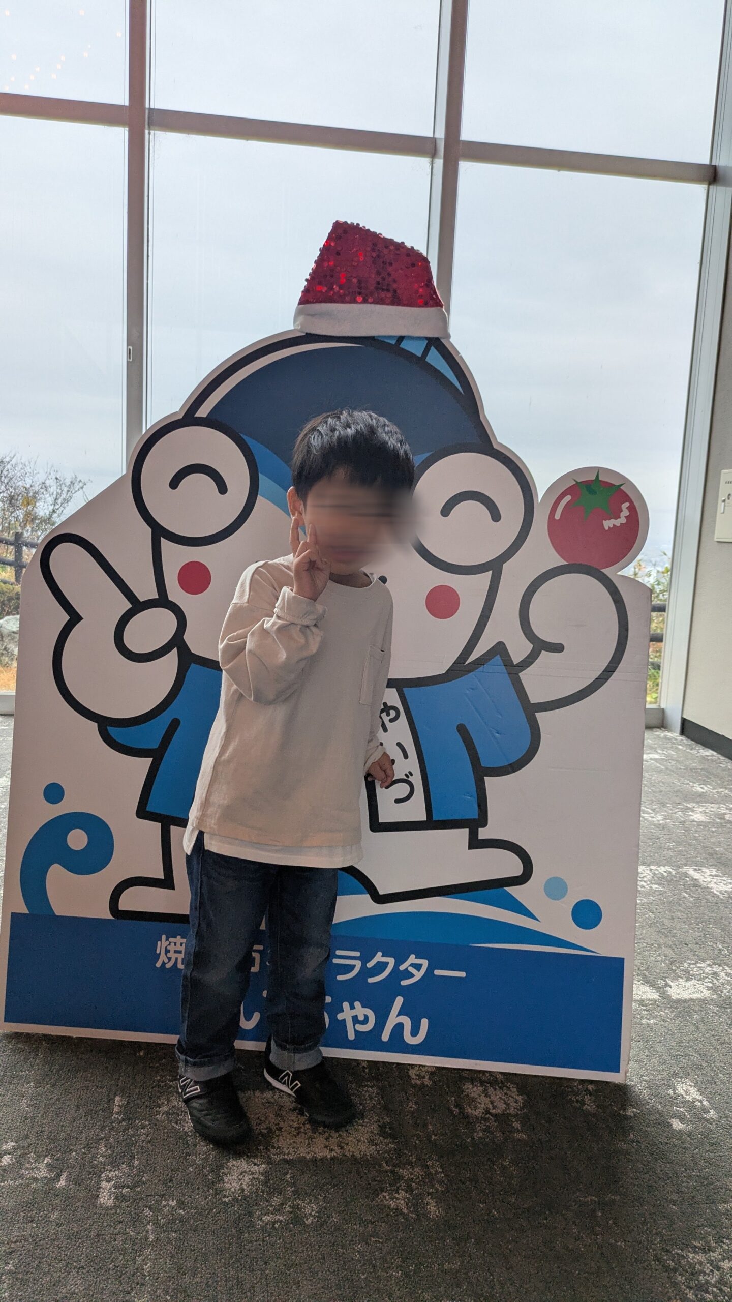 亀の井ホテル焼津のロビーにあるやいづちゃんパネル